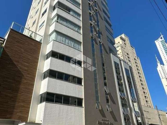 Apartamento 3 Suites no Edificio Farol da Ilha