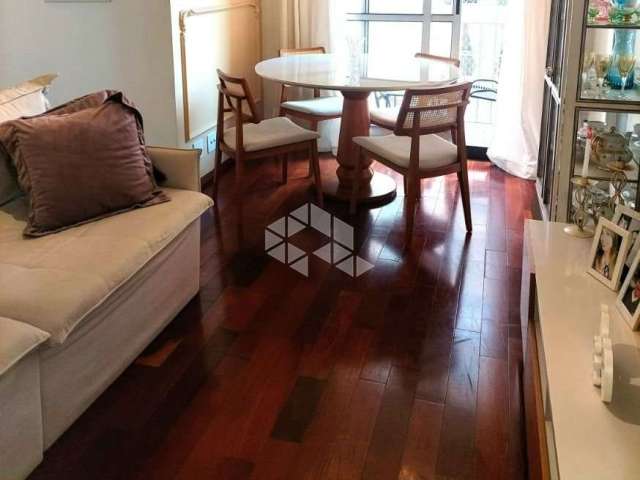 Apartamento de 61m² com 3 dormitórios, sendo 1 suite, 2 Banheiros, 2 vagas, em andar alto