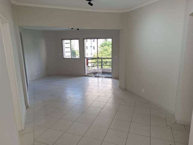 Apartamento com 3 Quartos e 3 banheiros à Venda, 115 m² por R$ 520.000