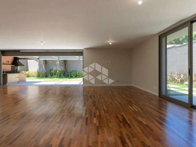 Sobrado a venda com 4 quartos sendo 1 suite com closet, 3 banheiros, 6 vagas de garagem 581m2 R$7.900.000,00