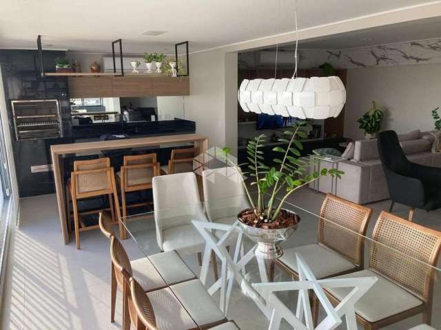 Apartamento com 4 Quartos sendo 3 Suítes, 5 Banheiros, 4 Vagas de Garagem com 202m² por R$3.500.000,00