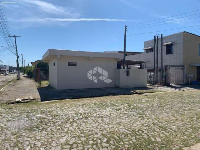 Casa a venda de 3 dormitórios com ótima localização em Torres