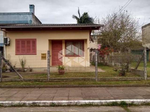 Casa a venda de 2 dormitórios em Torres - RS