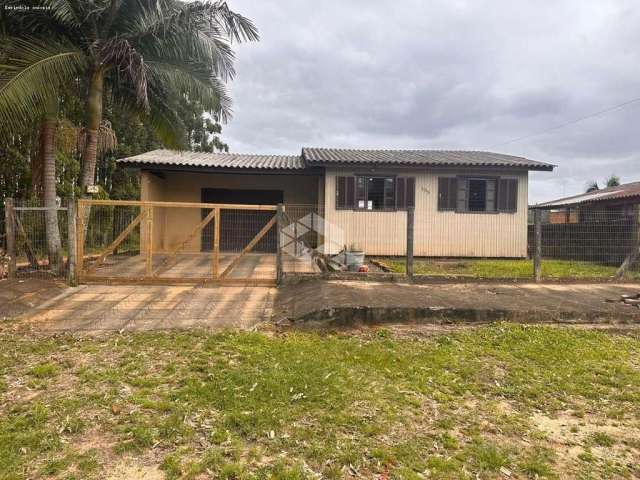 Casa de 2 dormitorios a venda em Torres - RS