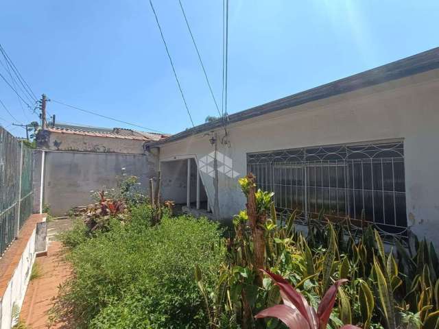 Casa com 3 dormitórios e 2 vagas - Carandiru