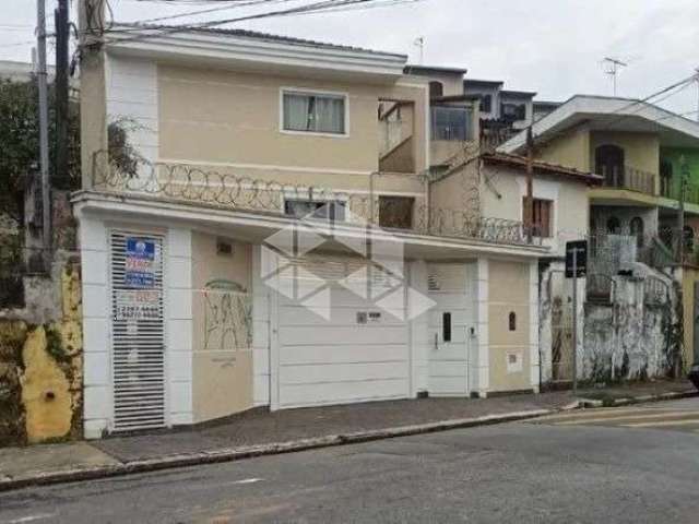 Casa de Condomínio com 1 dormitório na Vila NIvi