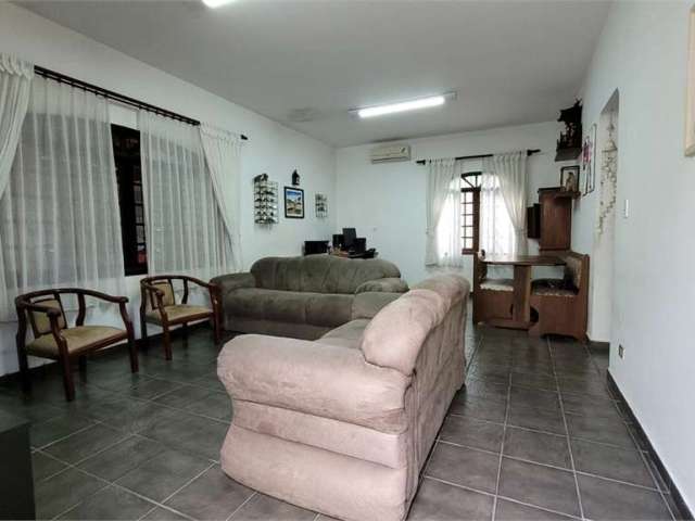 Casa térrea com 3 quartos à venda - Bairro Jardim Guanhembu