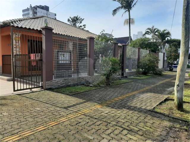 Excelente Casa Térrea  Centro de Tramandai- RS 1.900.000 Comercial ou Residencial com 2 apartamentos