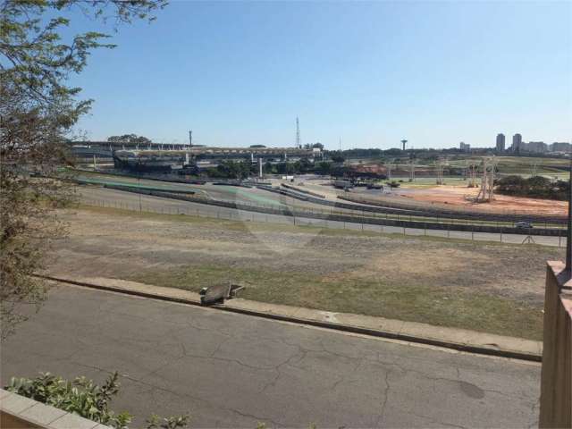 Ponto Comercial na Avenida Jangadeiro ao Lado do Autódromo de Interlagos