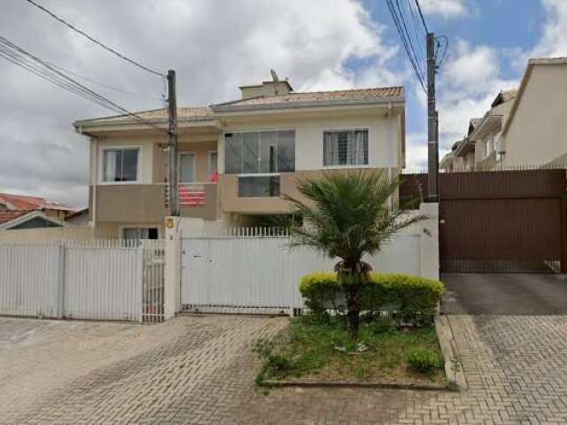 Sobrado localizado no bairro Alto - De frente para a rua