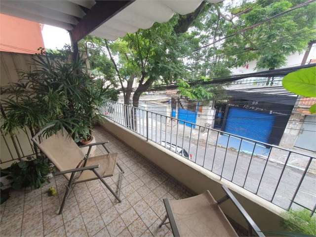 Vende excelente casa com 3 dormitórios no Jabaquara.