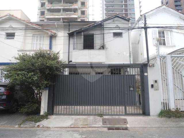 Sobrado à venda na Vila Mariana de 140 m², 3 dormitórios, 3 banheiros, edícula, 2 vagas