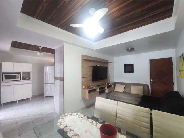 Apartamento, 2 dormitórios, reformado e mobiliado a venda frente praia Milionários-SV