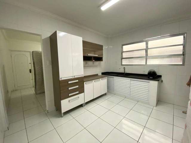 Apartamento 2 dormitórios 1 suíte, á 200 metros da Praia, a 1 quadra do Shopping, em São Vicente.