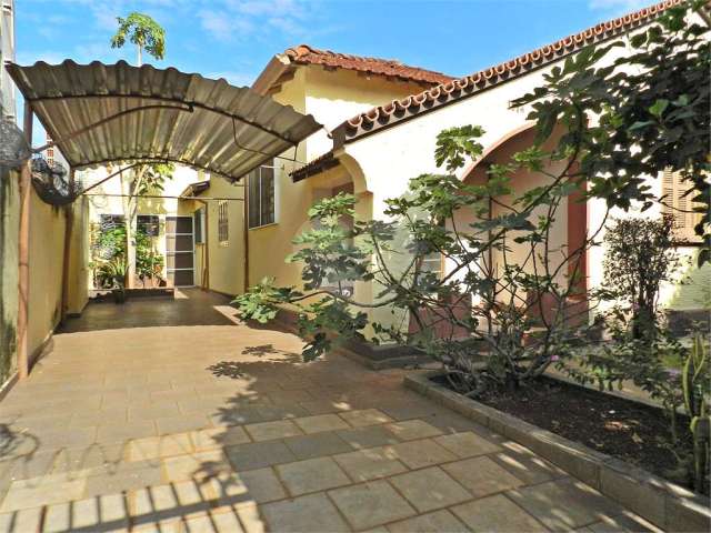 Casa térrea à venda com 5 quartos sendo 2 suítes nos Campos Elíseos, em Ribeirão Preto, SP.