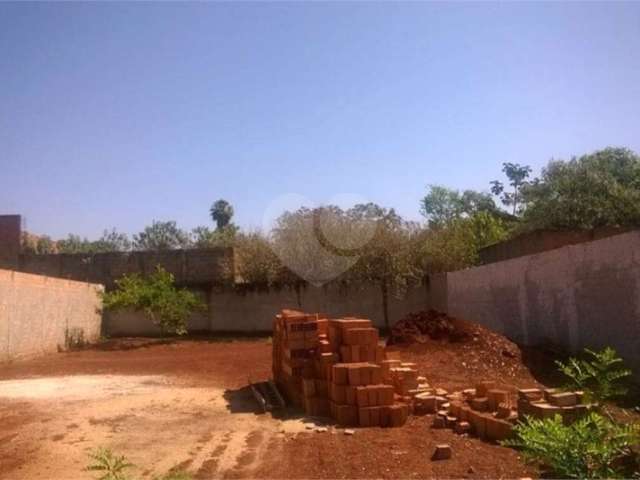 Terreno todo murado de 580m² à venda