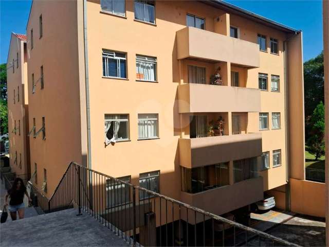 Apartamento com 3 quartos à venda em Portão - PR