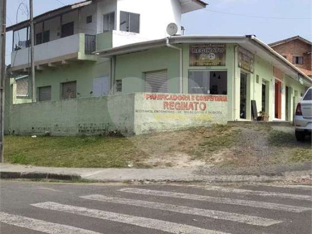 Prédio inteiro à venda em Centro - PR