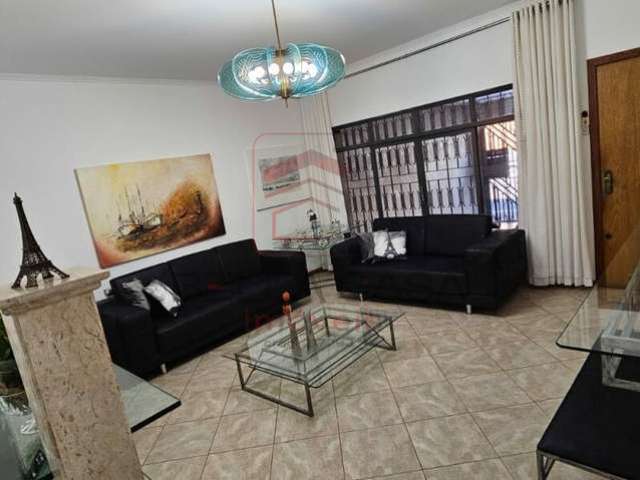 Sobrado com 3 Quartos e 4 banheiros à Venda, 200 m²