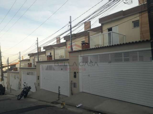 Sobrado com 3 dormitórios, 1suite com sacadas, sala, cozinha americana, lavanderia e lavabo. Garagem