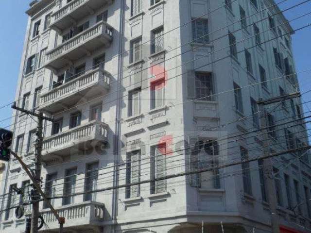 Apto clássico, vago, uso residencial ou comercial, 84m2, todo reformado