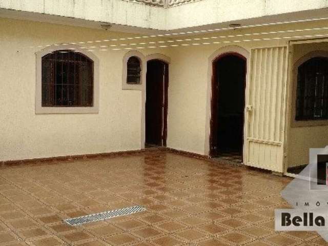 Sobrado com 3 Quartos e 3 banheiros à Venda, 345 m² por R$ 1.350.000