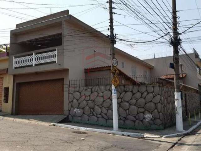 Casa a venda na Vila Ema com quintal, 2 vagas de garagem