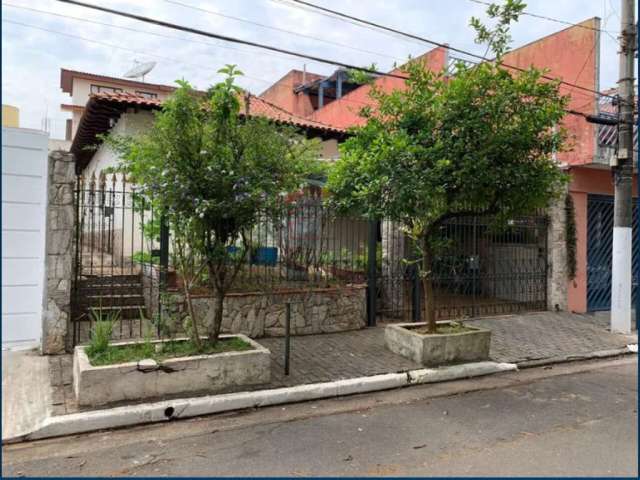 Casa com 3 Quartos e 1 banheiro à Venda, 210 m² por R$ 1.250.000