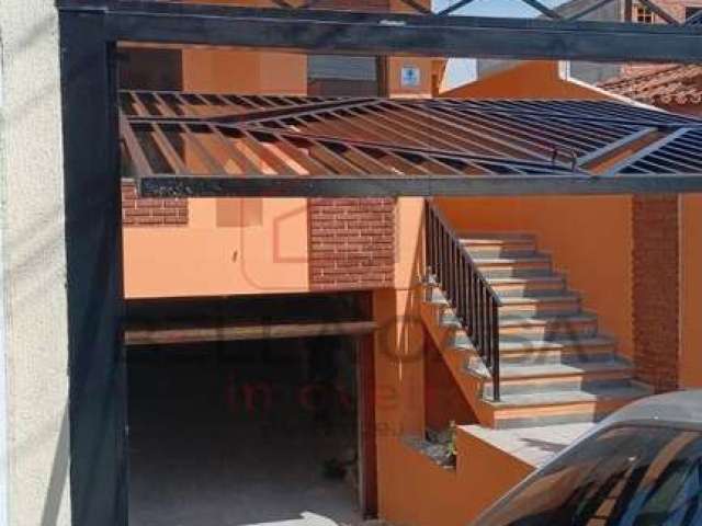 Casa na Mooca, 03 quartos sendo 02 suítes e garagem para 06 carros