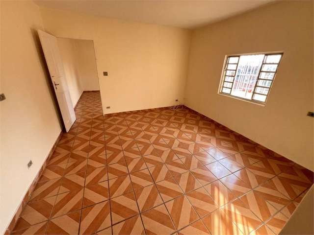 Casa de vila para locação com um dormitório na Santa Teresinha