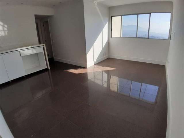 Lindo apartamento, próximo da Av. Maria Amália e R. Imbiras.