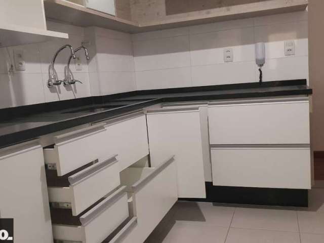 Lindo  apt 02 dormitórios, reformado, em Moema!