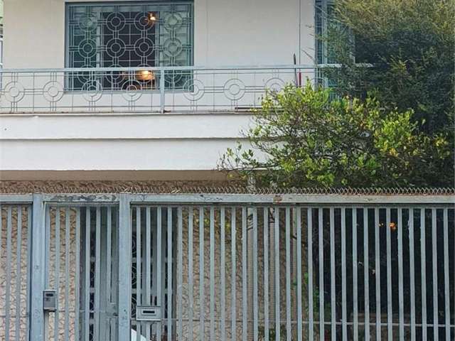 Vende-se ampla casa com 4 quartos e amplas salas