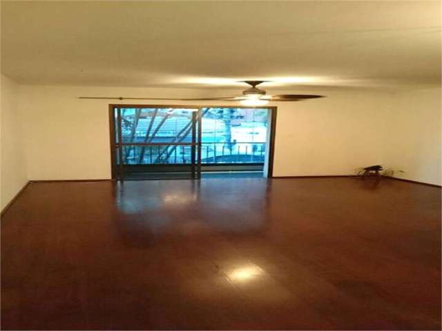 Apartamento semi decorados em moema, 3 dormitorios, 2 suíres, 2 vagas de garagem!!