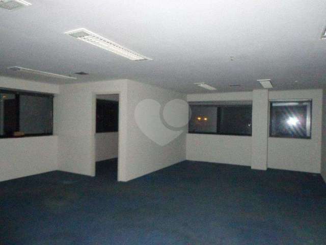 Conjunto comercial na Vila Olímpia com 2 vagas