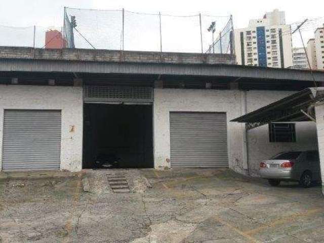 Galpão de 350 m² construídos num terreno de 638 m².