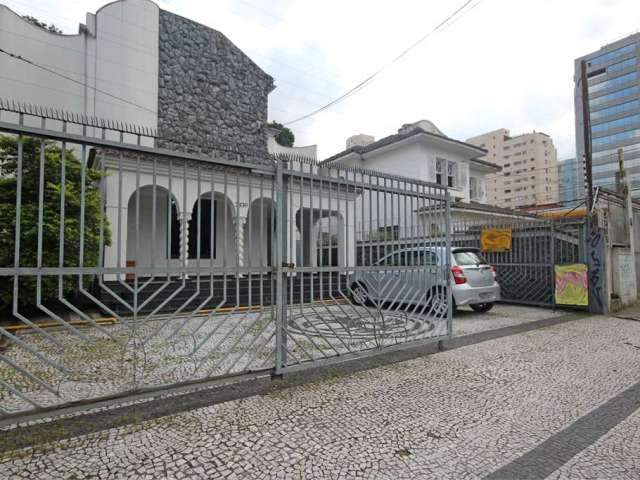 Maravilhosa casa comercial recém reformada, com boa renda, por 5 anos