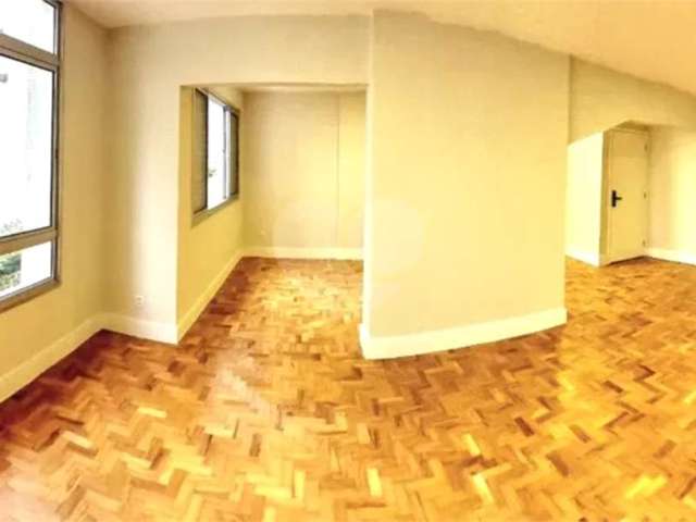 Apartamento inteiro reformado e modernizado, São 2 dormitórios, O terceiro é reversível ou Sala.