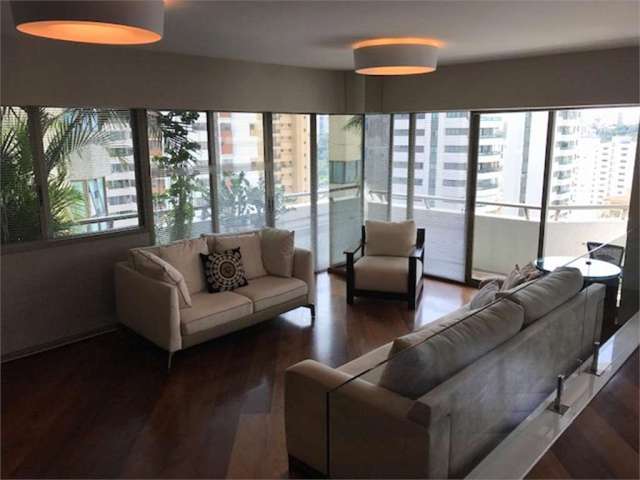 Apartamento com 198 m², 4 dormitórios, sendo 3 suítes, 3 vagas fixas e livre!