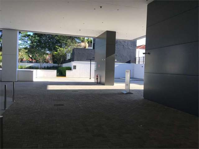 1/2 Laje com 654 m², 19 vagas, andar alto no contra piso!