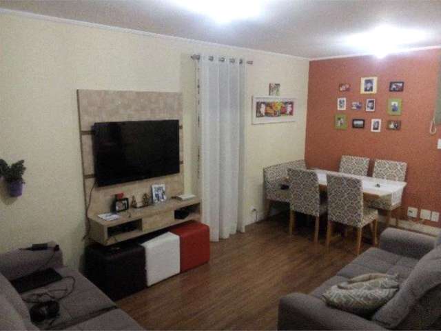 Apartamento 2 Dorm, 2 Banheiros, dependência de empregada e 1 vaga de garagem