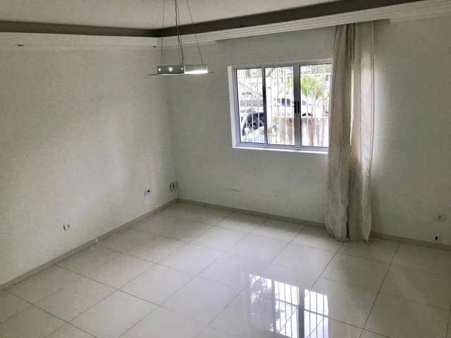 Casa comercial na Vila Olimpia. Rua com muita movimento. Ideal para comércios..