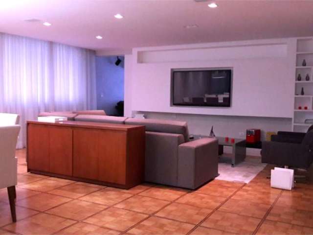 Apartamento  3dts 2 vagas .A 1  quadra do Shopping Cidade São Paulo.