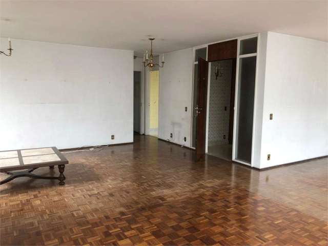 Apartamento com 183 metros  e 1 vaga no Jardim Paulista