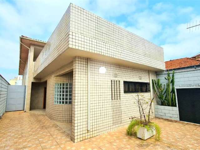 Casa residencial ou comercial 6 dormitórios, 4 suítes, 8 banheiros, 3 vagas