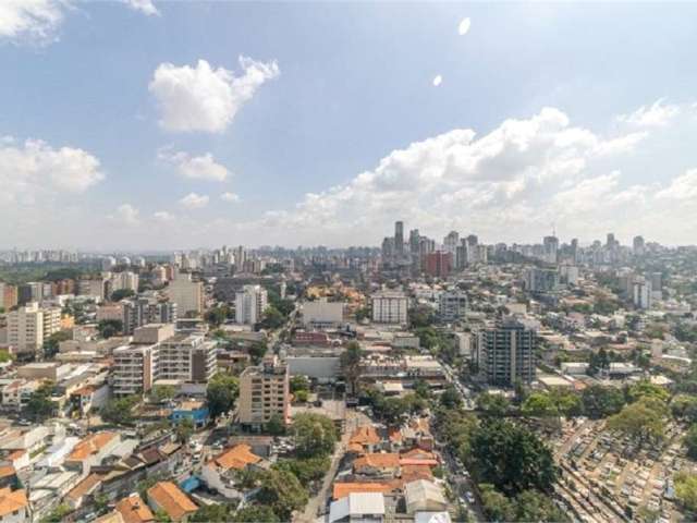 Apartamento em Pinheiros com 2 Suítes, 2 Vagas e Varanda Gourmet