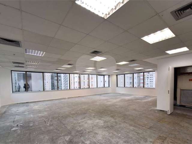 Venda Conjunto Comercial na Vila Olímpia 196m² com 5 salas e 6 vgs