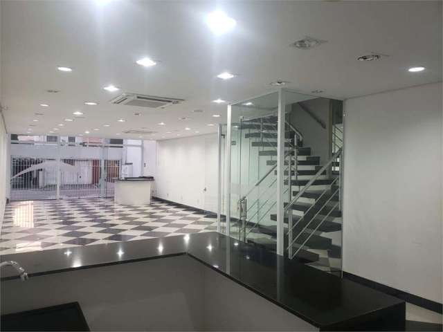 Prédio Comercial 450m2, 4 pisos, 7 salas, 8 toaletes, 2 vagas, recepção, copa, na Vila Clementino.