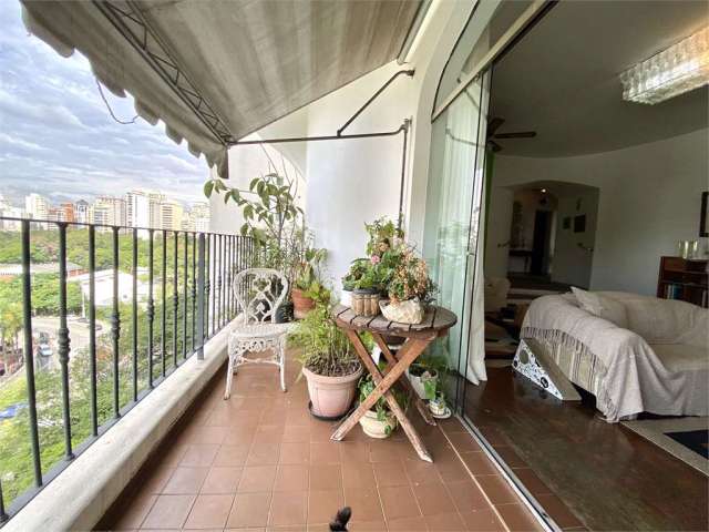 Apartamento no Jardim Paulistano, 196 m² ao lado dos clubes Pinheiros e Hebraica