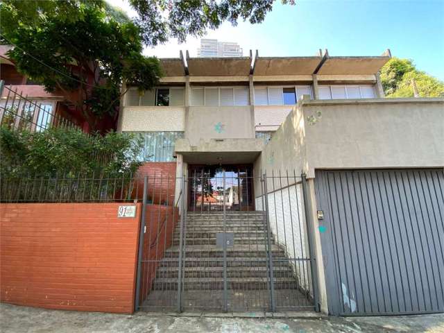 Casa com 400 m2, área nobre e sossegada da Vila Madalena.